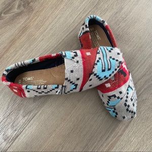 TOMS Kilim Knit Classics (size 8.5)